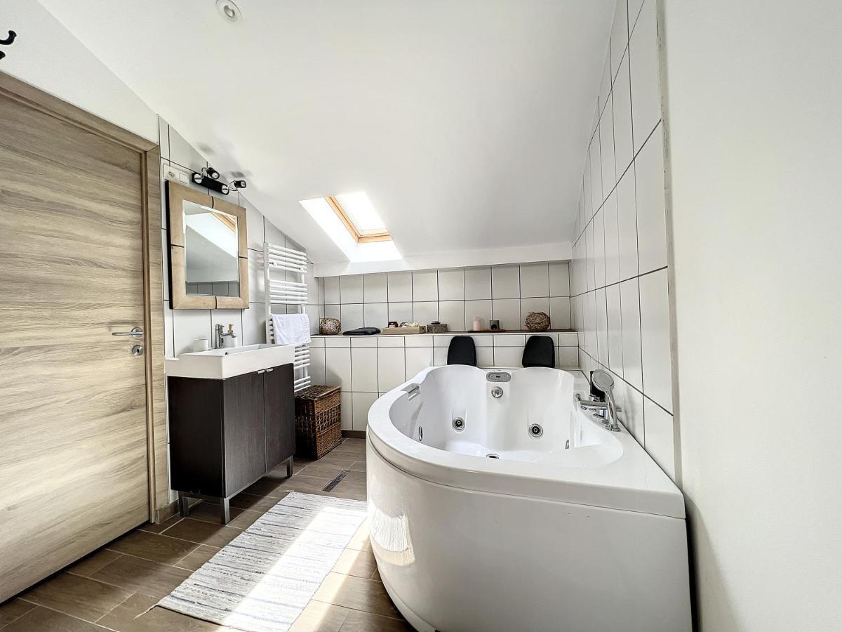 Maison De Ville Jacuzzi Wiffi A 4Km Aeroport شارلروا المظهر الخارجي الصورة